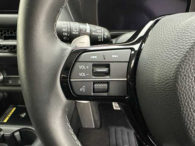 ホンダ ＺＲ－Ｖ 兵庫県 2022(令4)年 1.1万km プラチナホワイトパール 純正メモリナビ(Bluetooth/USB/フルセグ/スマートフォン連携)/全方位カメラ/BOSEサウンド/パドルシフト/レザーシート/パワーシート/シートヒーター/パワーバックドア/ワイヤレス充電/追従型クルーズコントロール/ブラインドスポットモニター/ステアリングヒーター/純正18インチアルミホイール/純正フロアマット/コーナーセンサー/ビルトインETC