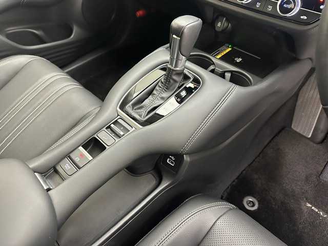 ホンダ ＺＲ－Ｖ 兵庫県 2022(令4)年 1.1万km プラチナホワイトパール 純正メモリナビ(Bluetooth/USB/フルセグ/スマートフォン連携)/全方位カメラ/BOSEサウンド/パドルシフト/レザーシート/パワーシート/シートヒーター/パワーバックドア/ワイヤレス充電/追従型クルーズコントロール/ブラインドスポットモニター/ステアリングヒーター/純正18インチアルミホイール/純正フロアマット/コーナーセンサー/ビルトインETC