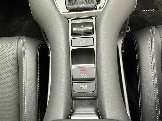 ホンダ ＺＲ－Ｖ 兵庫県 2022(令4)年 1.1万km プラチナホワイトパール 純正メモリナビ(Bluetooth/USB/フルセグ/スマートフォン連携)/全方位カメラ/BOSEサウンド/パドルシフト/レザーシート/パワーシート/シートヒーター/パワーバックドア/ワイヤレス充電/追従型クルーズコントロール/ブラインドスポットモニター/ステアリングヒーター/純正18インチアルミホイール/純正フロアマット/コーナーセンサー/ビルトインETC