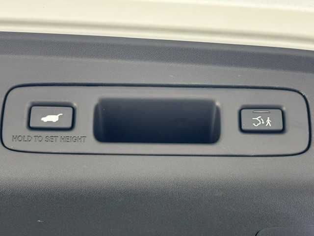 ホンダ ＺＲ－Ｖ 兵庫県 2022(令4)年 1.1万km プラチナホワイトパール 純正メモリナビ(Bluetooth/USB/フルセグ/スマートフォン連携)/全方位カメラ/BOSEサウンド/パドルシフト/レザーシート/パワーシート/シートヒーター/パワーバックドア/ワイヤレス充電/追従型クルーズコントロール/ブラインドスポットモニター/ステアリングヒーター/純正18インチアルミホイール/純正フロアマット/コーナーセンサー/ビルトインETC
