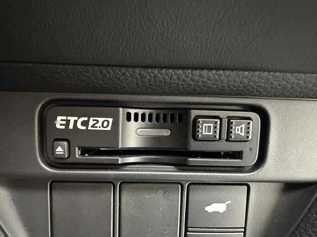 ホンダ ＺＲ－Ｖ 兵庫県 2022(令4)年 1.1万km プラチナホワイトパール 純正メモリナビ(Bluetooth/USB/フルセグ/スマートフォン連携)/全方位カメラ/BOSEサウンド/パドルシフト/レザーシート/パワーシート/シートヒーター/パワーバックドア/ワイヤレス充電/追従型クルーズコントロール/ブラインドスポットモニター/ステアリングヒーター/純正18インチアルミホイール/純正フロアマット/コーナーセンサー/ビルトインETC