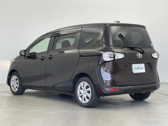 トヨタ シエンタ G 埼玉県 2017(平29)年 4.9万km ヴィンテージブラウンパールクリスタルシャイン 純正7インチナビ　（NSZT-W66T）/　フルセグTV　CD/DVD/SD/Bluetooth/ワンオーナー/プッシュスタート/ステアリングスイッチ/バックカメラ/両側パワースライドドア/ETC/3列シート/アイドリングストップ/オートマチックハイビーム/プリクラッシュセーフティ/ビークルスタビリティコントロール/レーンディパーチャーアラート/純正フロアマット