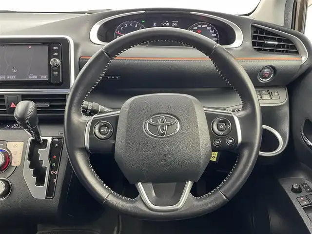 トヨタ シエンタ G 埼玉県 2017(平29)年 4.9万km ヴィンテージブラウンパールクリスタルシャイン 純正7インチナビ　（NSZT-W66T）/　フルセグTV　CD/DVD/SD/Bluetooth/ワンオーナー/プッシュスタート/ステアリングスイッチ/バックカメラ/両側パワースライドドア/ETC/3列シート/アイドリングストップ/オートマチックハイビーム/プリクラッシュセーフティ/ビークルスタビリティコントロール/レーンディパーチャーアラート/純正フロアマット