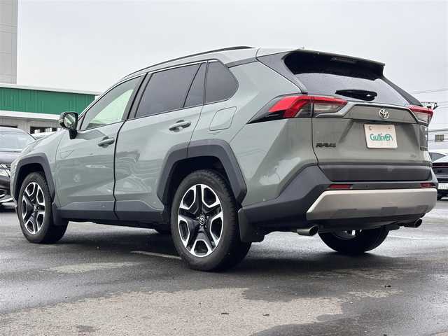 トヨタ ＲＡＶ４ アドベンチャー 東京都 2021(令3)年 4.5万km アッシュグレーメタリック/アーバンカーキ ダイナミックトルクベクタリング４WD/ダイヤル式マルチテレインセレクト/ダウンヒルアシストコントロール/セーフティセンス（衝突回避支援パッケージ）/先行車発進告知機能/インテリジェントクリアランスソナー /アダプティブクルーズコントロール/パワーバックドア/パワーシート（運転席/助手席）/シートヒーター/ハンドルヒーター/ドライブレコーダー/ETC/ボディ同色ドアミラー（電動オート格納機能/ヒーター/ウィンカー/助手席側補助ミラー付）/ボディ同色アウトサイドドアハンドル/無塗装ワイドホイールアーチモール/ボディ同色リアスポイラー/無塗装リアサイドスポイラー/フラット型ルーフレール/オレンジステッチ入ダッシュボード/オレンジソフトマット付オープントレイ/自動防眩インナーミラー/オプティトロンメーター（自発光式アナログメーター）/７インチマルチインフォメーションディスプレイ/サテンメッキ加飾付革巻きステアリングホイール/サテンメッキ加飾付革巻きシフトノブ/左右独立温度調整オートエアコン/スマートエントリー/スタートシステム/９インチディスプレイオーディオ/６スピーカー