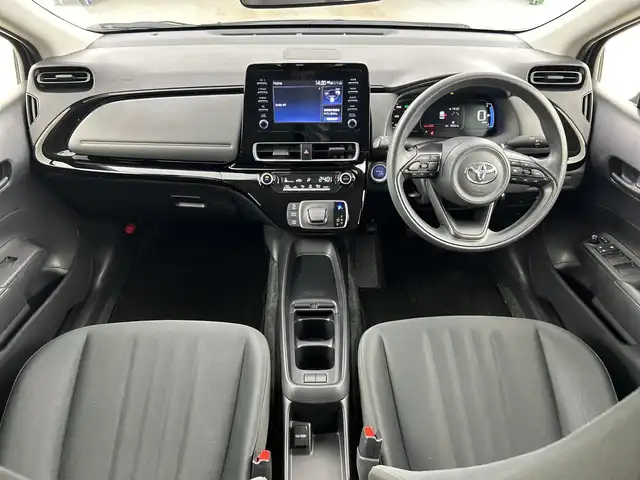 トヨタ アクア X 愛知県 2021(令3)年 2.1万km クリアベージュメタリック 禁煙車/純正8インチディスプレイオーディオ/（Bluetooth・AppleCarplay・AndroidAuto）/全方位カメラ/AC100V電源/トヨタセフティセンス/・衝突軽減ブレーキ/・レーンキープアシスト/・クリアランスソナー/・オートマチックハイビ/・追従式クルーズコントロール/ブラインドスポットモニター/ビルトインETC/LEDヘッドライト/社外フロアマット/スペアキー/プッシュスタート