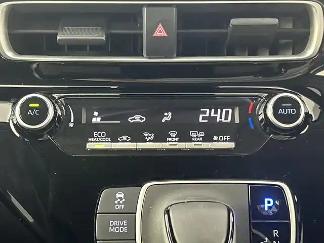 トヨタ アクア X 愛知県 2021(令3)年 2.1万km クリアベージュメタリック 禁煙車/純正8インチディスプレイオーディオ/（Bluetooth・AppleCarplay・AndroidAuto）/全方位カメラ/AC100V電源/トヨタセフティセンス/・衝突軽減ブレーキ/・レーンキープアシスト/・クリアランスソナー/・オートマチックハイビ/・追従式クルーズコントロール/ブラインドスポットモニター/ビルトインETC/LEDヘッドライト/社外フロアマット/スペアキー/プッシュスタート