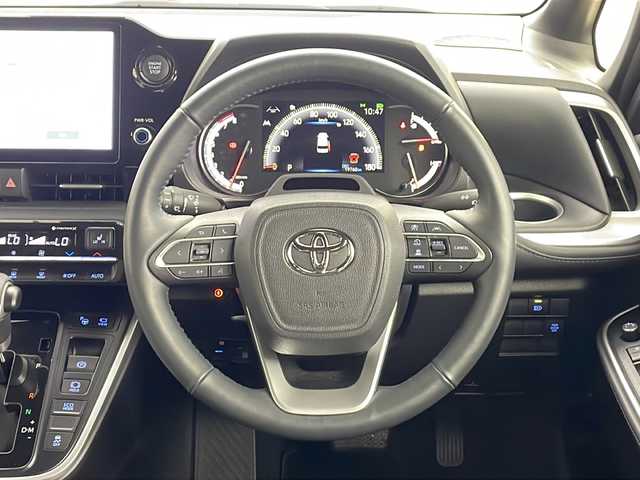 トヨタ ヴォクシー S－Z 鹿児島県 2024(令6)年 2万km アティチュードブラックマイカ Toyota Safety Sense/純正10型ディスプレィオーディオ/ナビ Bluetooth DVD再生可/全方位カメラ/純正14型フリップダウンモニター /両側電動スライドドア/レーダークルーズコントロール/ブラインドスポットモニター/ハーフレザーシート/前席シートヒーター /ステアリングヒーター/ステアリングスイッチ/LEDヘッドライト/オートライトコントロール/純正17インチアルミホイール/スマートキー×2/エンジンプッシュスタート/保証書/取扱説明書