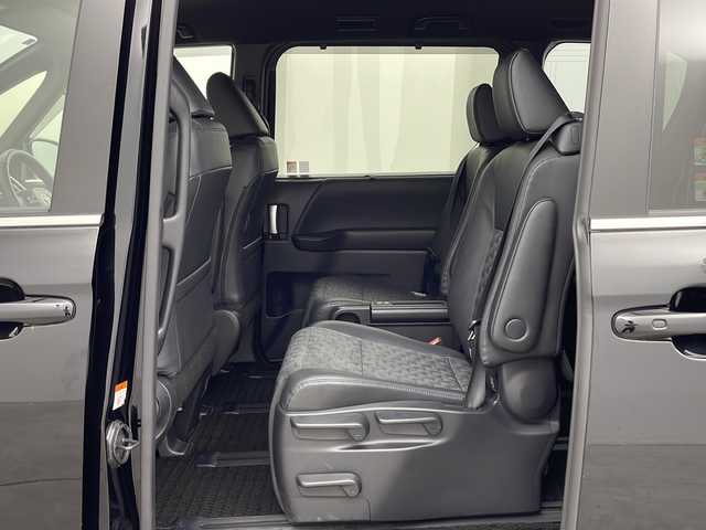 トヨタ ヴォクシー S－Z 鹿児島県 2024(令6)年 2万km アティチュードブラックマイカ Toyota Safety Sense/純正10型ディスプレィオーディオ/ナビ Bluetooth DVD再生可/全方位カメラ/純正14型フリップダウンモニター /両側電動スライドドア/レーダークルーズコントロール/ブラインドスポットモニター/ハーフレザーシート/前席シートヒーター /ステアリングヒーター/ステアリングスイッチ/LEDヘッドライト/オートライトコントロール/純正17インチアルミホイール/スマートキー×2/エンジンプッシュスタート/保証書/取扱説明書