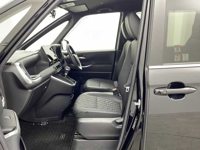 トヨタ ヴォクシー S－Z 鹿児島県 2024(令6)年 2万km アティチュードブラックマイカ Toyota Safety Sense/純正10型ディスプレィオーディオ/ナビ Bluetooth DVD再生可/全方位カメラ/純正14型フリップダウンモニター /両側電動スライドドア/レーダークルーズコントロール/ブラインドスポットモニター/ハーフレザーシート/前席シートヒーター /ステアリングヒーター/ステアリングスイッチ/LEDヘッドライト/オートライトコントロール/純正17インチアルミホイール/スマートキー×2/エンジンプッシュスタート/保証書/取扱説明書