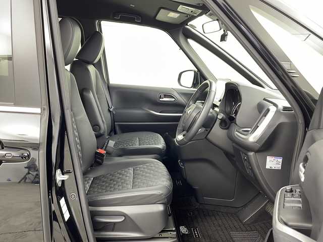 トヨタ ヴォクシー S－Z 鹿児島県 2024(令6)年 2万km アティチュードブラックマイカ Toyota Safety Sense/純正10型ディスプレィオーディオ/ナビ Bluetooth DVD再生可/全方位カメラ/純正14型フリップダウンモニター /両側電動スライドドア/レーダークルーズコントロール/ブラインドスポットモニター/ハーフレザーシート/前席シートヒーター /ステアリングヒーター/ステアリングスイッチ/LEDヘッドライト/オートライトコントロール/純正17インチアルミホイール/スマートキー×2/エンジンプッシュスタート/保証書/取扱説明書