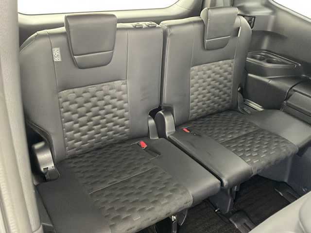 トヨタ ヴォクシー S－Z 鹿児島県 2024(令6)年 2万km アティチュードブラックマイカ Toyota Safety Sense/純正10型ディスプレィオーディオ/ナビ Bluetooth DVD再生可/全方位カメラ/純正14型フリップダウンモニター /両側電動スライドドア/レーダークルーズコントロール/ブラインドスポットモニター/ハーフレザーシート/前席シートヒーター /ステアリングヒーター/ステアリングスイッチ/LEDヘッドライト/オートライトコントロール/純正17インチアルミホイール/スマートキー×2/エンジンプッシュスタート/保証書/取扱説明書