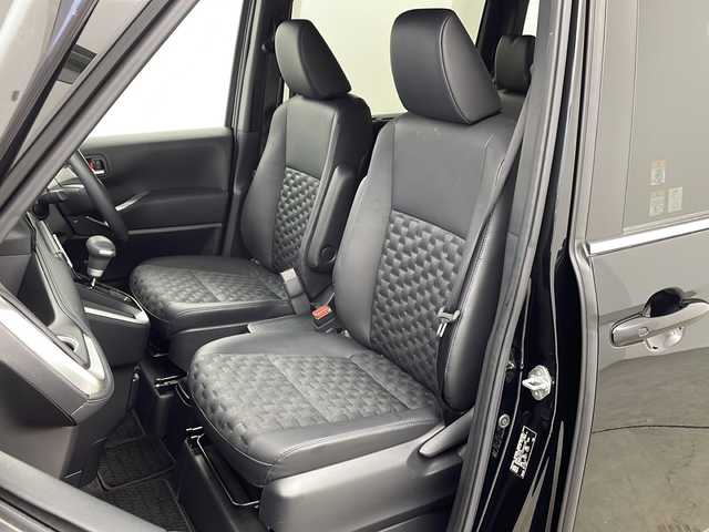 トヨタ ヴォクシー S－Z 鹿児島県 2024(令6)年 2万km アティチュードブラックマイカ Toyota Safety Sense/純正10型ディスプレィオーディオ/ナビ Bluetooth DVD再生可/全方位カメラ/純正14型フリップダウンモニター /両側電動スライドドア/レーダークルーズコントロール/ブラインドスポットモニター/ハーフレザーシート/前席シートヒーター /ステアリングヒーター/ステアリングスイッチ/LEDヘッドライト/オートライトコントロール/純正17インチアルミホイール/スマートキー×2/エンジンプッシュスタート/保証書/取扱説明書
