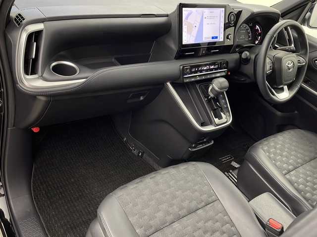 トヨタ ヴォクシー S－Z 鹿児島県 2024(令6)年 2万km アティチュードブラックマイカ Toyota Safety Sense/純正10型ディスプレィオーディオ/ナビ Bluetooth DVD再生可/全方位カメラ/純正14型フリップダウンモニター /両側電動スライドドア/レーダークルーズコントロール/ブラインドスポットモニター/ハーフレザーシート/前席シートヒーター /ステアリングヒーター/ステアリングスイッチ/LEDヘッドライト/オートライトコントロール/純正17インチアルミホイール/スマートキー×2/エンジンプッシュスタート/保証書/取扱説明書