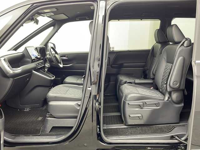 トヨタ ヴォクシー S－Z 鹿児島県 2024(令6)年 2万km アティチュードブラックマイカ Toyota Safety Sense/純正10型ディスプレィオーディオ/ナビ Bluetooth DVD再生可/全方位カメラ/純正14型フリップダウンモニター /両側電動スライドドア/レーダークルーズコントロール/ブラインドスポットモニター/ハーフレザーシート/前席シートヒーター /ステアリングヒーター/ステアリングスイッチ/LEDヘッドライト/オートライトコントロール/純正17インチアルミホイール/スマートキー×2/エンジンプッシュスタート/保証書/取扱説明書