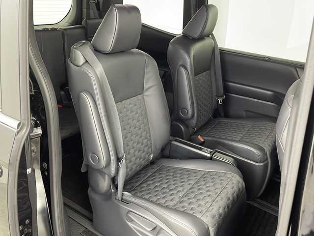 トヨタ ヴォクシー S－Z 鹿児島県 2024(令6)年 2万km アティチュードブラックマイカ Toyota Safety Sense/純正10型ディスプレィオーディオ/ナビ Bluetooth DVD再生可/全方位カメラ/純正14型フリップダウンモニター /両側電動スライドドア/レーダークルーズコントロール/ブラインドスポットモニター/ハーフレザーシート/前席シートヒーター /ステアリングヒーター/ステアリングスイッチ/LEDヘッドライト/オートライトコントロール/純正17インチアルミホイール/スマートキー×2/エンジンプッシュスタート/保証書/取扱説明書