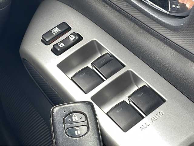 トヨタ ウィッシュ 1．8S 青森県 2010(平22)年 11.5万km ブラック 4WD/HDDナビ/フルセグTV/CD/DVD/BT/AUX/バックカメラ/ビルトインETC/横滑り防止機能/プッシュスタート/スマートキー/HIDヘッドライト/フォグランプ/純正15インチアルミホイール/純正フロアマット/スペアキー/保証書・取扱説明書