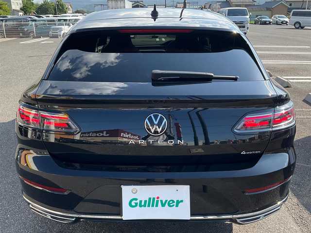 フォルクスワーゲン ＶＷ アルテオン SB TSI 4モーション Rラインアドバンス 滋賀県 2022(令4)年 3.6万km 黒 車検令和9年6月まで/2リッター直列4気筒ターボ/ 4MOTION（フルタイム4輪駆動）/純正20インチアルミホイール/ラグジュアリーパッケージ/・プレミアムサウンドシステム”Harman Kardon”/・電動パノラマスライディングルーフ/LEDヘッドライト/純正ナビゲーションシステム/・Bluetooth/・FM/・USBポート/R-Line専用ナパレザーシート/・前席パワーシート/・全席シートヒーター/R-Line専用ステアリング/パワーバックドア/スペアキー/取扱説明書
