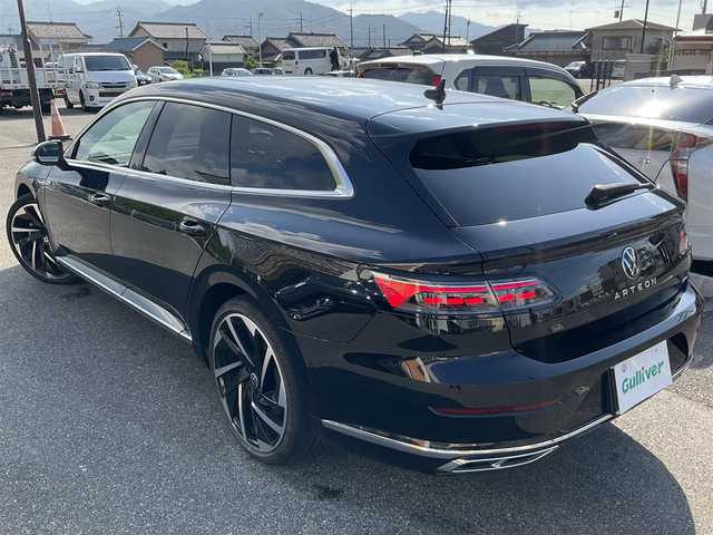 フォルクスワーゲン ＶＷ アルテオン SB TSI 4モーション Rラインアドバンス 滋賀県 2022(令4)年 3.6万km 黒 車検令和9年6月まで/2リッター直列4気筒ターボ/ 4MOTION（フルタイム4輪駆動）/純正20インチアルミホイール/ラグジュアリーパッケージ/・プレミアムサウンドシステム”Harman Kardon”/・電動パノラマスライディングルーフ/LEDヘッドライト/純正ナビゲーションシステム/・Bluetooth/・FM/・USBポート/R-Line専用ナパレザーシート/・前席パワーシート/・全席シートヒーター/R-Line専用ステアリング/パワーバックドア/スペアキー/取扱説明書