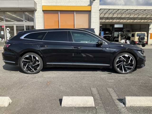フォルクスワーゲン ＶＷ アルテオン SB TSI 4モーション Rラインアドバンス 滋賀県 2022(令4)年 3.6万km 黒 車検令和9年6月まで/2リッター直列4気筒ターボ/ 4MOTION（フルタイム4輪駆動）/純正20インチアルミホイール/ラグジュアリーパッケージ/・プレミアムサウンドシステム”Harman Kardon”/・電動パノラマスライディングルーフ/LEDヘッドライト/純正ナビゲーションシステム/・Bluetooth/・FM/・USBポート/R-Line専用ナパレザーシート/・前席パワーシート/・全席シートヒーター/R-Line専用ステアリング/パワーバックドア/スペアキー/取扱説明書