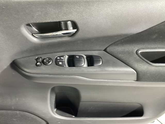 日産 セレナ ハイウェイスター Vセレクション 沖縄県 2017(平29)年 6.1万km ダイヤモンドブラック 禁煙車/純正９インチナビ/【ＣＤ／ＤＶＤ／フルセグＴＶ／Ｂｌｕｅｔｏｏｔｈ】/アラウンドビューカメラ/フリップダウンモニター/両側パワースライド/前方ドライブレコーダー/純正１６インチアルミ/ステアリングリモコン/コーナーセンサー/ＥＴＣ/スマートキー/プッシュスタート/ＵＳＢ/セーフティパックA/・SRSカーテンエアバッグシステム/・イドエアバッグシステム/・踏み間違い衝突防止アシスト/・インテリジェントパーキングアシスト