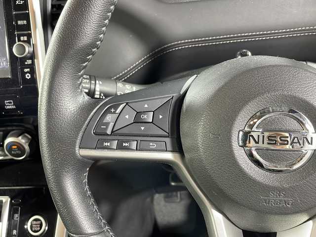 日産 セレナ ハイウェイスター Vセレクション 沖縄県 2017(平29)年 6.1万km ダイヤモンドブラック 禁煙車/純正９インチナビ/【ＣＤ／ＤＶＤ／フルセグＴＶ／Ｂｌｕｅｔｏｏｔｈ】/アラウンドビューカメラ/フリップダウンモニター/両側パワースライド/前方ドライブレコーダー/純正１６インチアルミ/ステアリングリモコン/コーナーセンサー/ＥＴＣ/スマートキー/プッシュスタート/ＵＳＢ/セーフティパックA/・SRSカーテンエアバッグシステム/・イドエアバッグシステム/・踏み間違い衝突防止アシスト/・インテリジェントパーキングアシスト