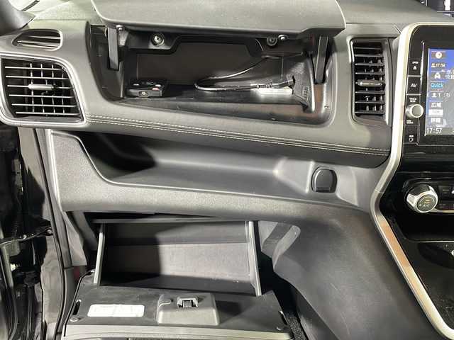 日産 セレナ ハイウェイスター Vセレクション 沖縄県 2017(平29)年 6.1万km ダイヤモンドブラック 禁煙車/純正９インチナビ/【ＣＤ／ＤＶＤ／フルセグＴＶ／Ｂｌｕｅｔｏｏｔｈ】/アラウンドビューカメラ/フリップダウンモニター/両側パワースライド/前方ドライブレコーダー/純正１６インチアルミ/ステアリングリモコン/コーナーセンサー/ＥＴＣ/スマートキー/プッシュスタート/ＵＳＢ/セーフティパックA/・SRSカーテンエアバッグシステム/・イドエアバッグシステム/・踏み間違い衝突防止アシスト/・インテリジェントパーキングアシスト