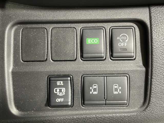 日産 セレナ ハイウェイスター Vセレクション 沖縄県 2017(平29)年 6.1万km ダイヤモンドブラック 禁煙車/純正９インチナビ/【ＣＤ／ＤＶＤ／フルセグＴＶ／Ｂｌｕｅｔｏｏｔｈ】/アラウンドビューカメラ/フリップダウンモニター/両側パワースライド/前方ドライブレコーダー/純正１６インチアルミ/ステアリングリモコン/コーナーセンサー/ＥＴＣ/スマートキー/プッシュスタート/ＵＳＢ/セーフティパックA/・SRSカーテンエアバッグシステム/・イドエアバッグシステム/・踏み間違い衝突防止アシスト/・インテリジェントパーキングアシスト