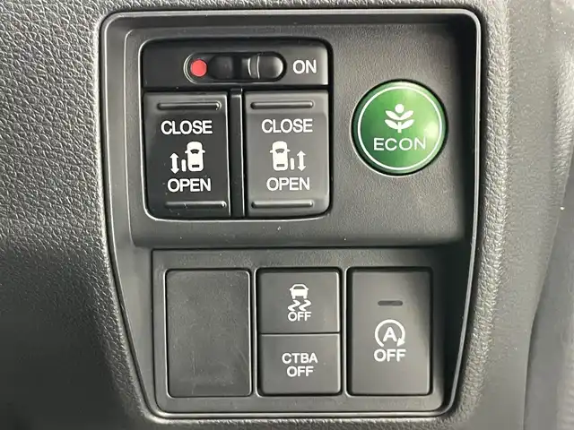 ホンダ オデッセイ アブソルート 愛知県 2013(平25)年 6.4万km ホワイトオーキッドパール 純正ナビ/HDMI/両側パワースライドドア/ETC/パドルシフト/黒ハーフレザーシート/バックカメラ/クルーズコントロール/DVD/LEDオートライト/フォグランプ/純正アルミホイール/カーテンエアバック/純正フロアマット/禁煙車