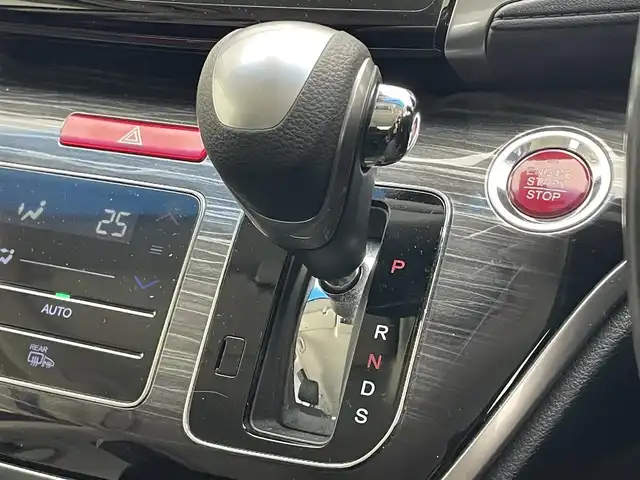 ホンダ オデッセイ アブソルート 愛知県 2013(平25)年 6.4万km ホワイトオーキッドパール 純正ナビ/HDMI/両側パワースライドドア/ETC/パドルシフト/黒ハーフレザーシート/バックカメラ/クルーズコントロール/DVD/LEDオートライト/フォグランプ/純正アルミホイール/カーテンエアバック/純正フロアマット/禁煙車