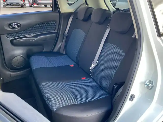 日産 ノート X DIG－S Vセレ +セーフ 岐阜県 2015(平27)年 4.6万km ブリリアントホワイトパール 純正ナビ(MC314D-W)/フルセグTV/Bluetooth/CD/DVD/エマージェンシーブレーキ/車線逸脱警報/横滑り防止装置/スーパーチャージャー（過給機）/オートライト/アイドリングストップ/ETC/純正フロアマット/純正１４インチホイール/ドアバイザー/スペアキー/スマートキー/取扱説明書/保証書