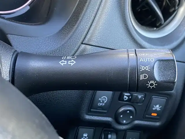 日産 ノート X DIG－S Vセレ +セーフ 岐阜県 2015(平27)年 4.6万km ブリリアントホワイトパール 純正ナビ(MC314D-W)/フルセグTV/Bluetooth/CD/DVD/エマージェンシーブレーキ/車線逸脱警報/横滑り防止装置/スーパーチャージャー（過給機）/オートライト/アイドリングストップ/ETC/純正フロアマット/純正１４インチホイール/ドアバイザー/スペアキー/スマートキー/取扱説明書/保証書