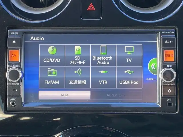 日産 ノート X DIG－S Vセレ +セーフ 岐阜県 2015(平27)年 4.6万km ブリリアントホワイトパール 純正ナビ(MC314D-W)/フルセグTV/Bluetooth/CD/DVD/エマージェンシーブレーキ/車線逸脱警報/横滑り防止装置/スーパーチャージャー（過給機）/オートライト/アイドリングストップ/ETC/純正フロアマット/純正１４インチホイール/ドアバイザー/スペアキー/スマートキー/取扱説明書/保証書