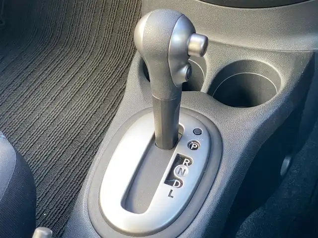 日産 ノート X DIG－S Vセレ +セーフ 岐阜県 2015(平27)年 4.6万km ブリリアントホワイトパール 純正ナビ(MC314D-W)/フルセグTV/Bluetooth/CD/DVD/エマージェンシーブレーキ/車線逸脱警報/横滑り防止装置/スーパーチャージャー（過給機）/オートライト/アイドリングストップ/ETC/純正フロアマット/純正１４インチホイール/ドアバイザー/スペアキー/スマートキー/取扱説明書/保証書