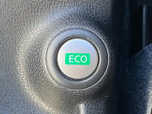 日産 ノート X DIG－S Vセレ +セーフ 岐阜県 2015(平27)年 4.6万km ブリリアントホワイトパール 純正ナビ(MC314D-W)/フルセグTV/Bluetooth/CD/DVD/エマージェンシーブレーキ/車線逸脱警報/横滑り防止装置/スーパーチャージャー（過給機）/オートライト/アイドリングストップ/ETC/純正フロアマット/純正１４インチホイール/ドアバイザー/スペアキー/スマートキー/取扱説明書/保証書