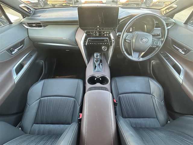 トヨタ ハリアー ハイブリッド Z 岡山県 2023(令5)年 9.2万km ブラック 登録時走行距離91444km/純正12.3インチナビ/(AM/FM/TV/Bluetooth/Miracast）/JBLプレミアムサウンド/トヨタセーフティセンス/・プリクラッシュセーフティ/・レーンディパーチャーアラート/・アダプティブクルーズコントロール/・オートマッチクハイビーム/バックカメラ/デジタルインナーミラー/ビルドインETC2.0/ブラインドスポットモニター/ヘッドアップディスプレイ/スペアキー×1/電動リアゲート/パワーシート/純正19インチアルミホイール/プッシュスタート/スマートキー