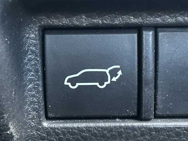 トヨタ ハリアー ハイブリッド Z 岡山県 2023(令5)年 9.2万km ブラック 登録時走行距離91444km/純正12.3インチナビ/(AM/FM/TV/Bluetooth/Miracast）/JBLプレミアムサウンド/トヨタセーフティセンス/・プリクラッシュセーフティ/・レーンディパーチャーアラート/・アダプティブクルーズコントロール/・オートマッチクハイビーム/バックカメラ/デジタルインナーミラー/ビルドインETC2.0/ブラインドスポットモニター/ヘッドアップディスプレイ/スペアキー×1/電動リアゲート/パワーシート/純正19インチアルミホイール/プッシュスタート/スマートキー