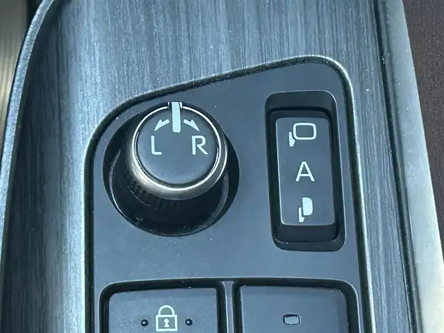 トヨタ ハリアー ハイブリッド Z 岡山県 2023(令5)年 9.2万km ブラック 登録時走行距離91444km/純正12.3インチナビ/(AM/FM/TV/Bluetooth/Miracast）/JBLプレミアムサウンド/トヨタセーフティセンス/・プリクラッシュセーフティ/・レーンディパーチャーアラート/・アダプティブクルーズコントロール/・オートマッチクハイビーム/バックカメラ/デジタルインナーミラー/ビルドインETC2.0/ブラインドスポットモニター/ヘッドアップディスプレイ/スペアキー×1/電動リアゲート/パワーシート/純正19インチアルミホイール/プッシュスタート/スマートキー