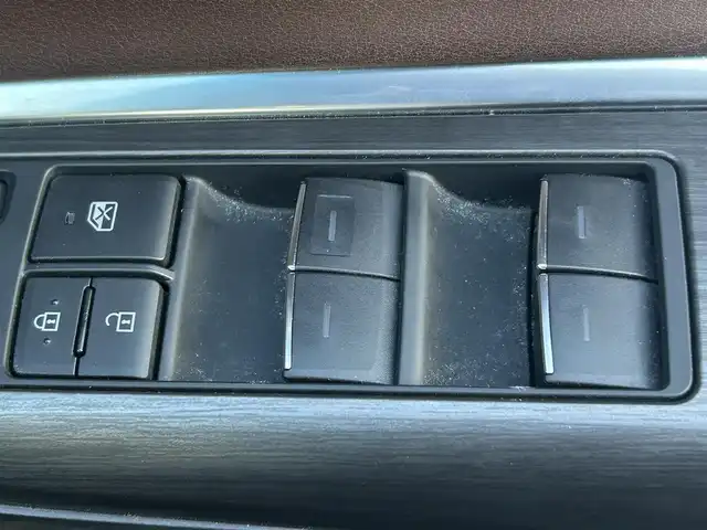 トヨタ ハリアー ハイブリッド Z 岡山県 2023(令5)年 9.2万km ブラック 登録時走行距離91444km/純正12.3インチナビ/(AM/FM/TV/Bluetooth/Miracast）/JBLプレミアムサウンド/トヨタセーフティセンス/・プリクラッシュセーフティ/・レーンディパーチャーアラート/・アダプティブクルーズコントロール/・オートマッチクハイビーム/バックカメラ/デジタルインナーミラー/ビルドインETC2.0/ブラインドスポットモニター/ヘッドアップディスプレイ/スペアキー×1/電動リアゲート/パワーシート/純正19インチアルミホイール/プッシュスタート/スマートキー