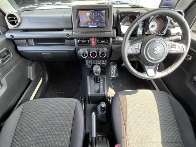 スズキ ジムニー シエラ JC 千葉県 2019(平31)年 4.7万km シフォンアイボリーM AIS検査済み/【2410016723】/4WD/社外SDナビ/フルセグTV/ETC/クルーズコントロール/電格ミラー/ウィンカーミラー/ドアバイザー/デフロック/横滑り防止装置/衝突被害軽減ブレーキ/16AW ナイトロパワー　M7ファランクス(社外）/TOYOオープンカントリーR/T（社外）/2.5インチリフトアップキット（社外）/DAMD littleG AVENTURA フェイスチェンジキット（社外）/フロントカメラ（社外）/モニター（社外）/ロッソモデロサイドだしマフラー（社外）/社が-パーツ取付有