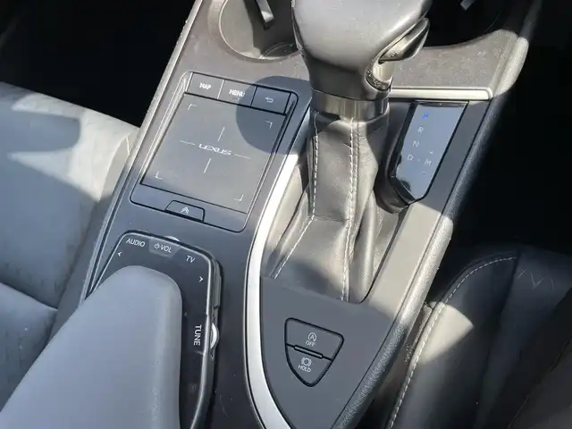 レクサス ＵＸ 200 バージョンC 石川県 2018(平30)年 4.9万km ソニッククォーツ 純正メモリーナビ/フルセグTV/バックカメラ/LEDヘッドライト/ETC/レーダークルーズ/レクサスセーフティ/純正アルミホイール/合皮シート/シートヒーター/スマートキー/プッシュスタート/オートライト