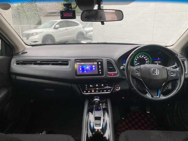 ホンダ ヴェゼル ハイブリッド X 福岡県 2014(平26)年 11.6万km クリスタルブラックパール (株)IDOMが運営する【じしゃロン八幡西店】の自社ローン対象車両になります。こちらは現金ご利用時の価格です。自社ローンご希望の方は別途その旨お申付け下さい。/純正HDDナビ/フルセグTV/（BT/CD/AM/FM）/バックカメラ/ETC/ドライブレコーダー/クルーズコントロール/LEDヘッドライト/オートライト/エンジンスタートボタン