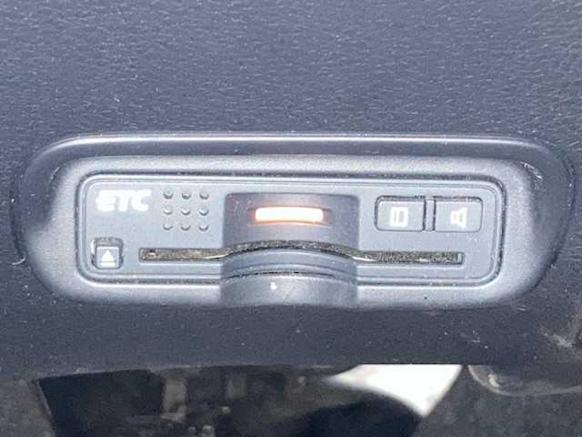 ホンダ ヴェゼル ハイブリッド X 福岡県 2014(平26)年 11.6万km クリスタルブラックパール (株)IDOMが運営する【じしゃロン八幡西店】の自社ローン対象車両になります。こちらは現金ご利用時の価格です。自社ローンご希望の方は別途その旨お申付け下さい。/純正HDDナビ/フルセグTV/（BT/CD/AM/FM）/バックカメラ/ETC/ドライブレコーダー/クルーズコントロール/LEDヘッドライト/オートライト/エンジンスタートボタン