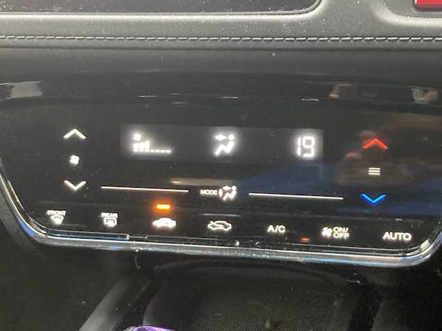 ホンダ ヴェゼル ハイブリッド X 福岡県 2014(平26)年 11.6万km クリスタルブラックパール (株)IDOMが運営する【じしゃロン八幡西店】の自社ローン対象車両になります。こちらは現金ご利用時の価格です。自社ローンご希望の方は別途その旨お申付け下さい。/純正HDDナビ/フルセグTV/（BT/CD/AM/FM）/バックカメラ/ETC/ドライブレコーダー/クルーズコントロール/LEDヘッドライト/オートライト/エンジンスタートボタン