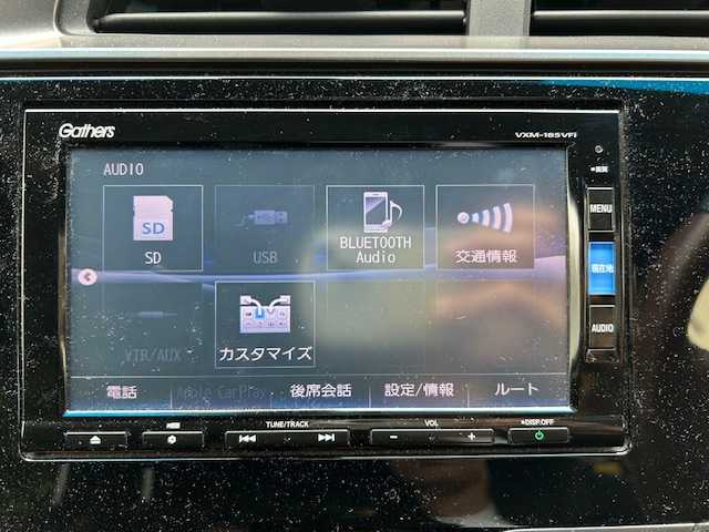ホンダ フィット 13G FパックコンフォートED 東京都 2018(平30)年 2.7万km プレミアムアイボリーP 登録時走行26337km/ワンオーナー/ホンダセンシング/・アダプティブクルーズコントロール/・CMBS（衝突軽減ブレーキ）/・誤発進抑制機能/・歩行者事故低減ステアリング/・路外逸脱抑制機能/・LKAS（車線維持支援システム）/・先行車発進お知らせ機能/・標識認識機能/・マルチインフォメーションディスプレイ/・テレスコピックステアリング/プレミアムブラウンインテリア/・ブラウンプライムスムース（合皮）/ブラックウルトラスエードコンビシート/・ブラックドットインパネ加飾/・クロームメッキエアコン吹出口ノブ/・ブラウン/ブラックツートン革巻ステアリングホイール/純正メモリーナビ・フルセグTV/バックカメラ/前席シートヒーター/ビルトインETC/USB端子/R1.3.4.5年記録簿/保証書・取説/スペアキー