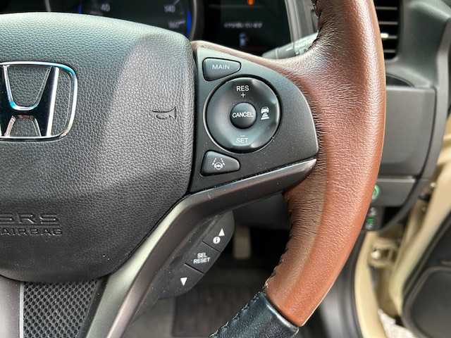 ホンダ フィット 13G FパックコンフォートED 東京都 2018(平30)年 2.7万km プレミアムアイボリーP 登録時走行26337km/ワンオーナー/ホンダセンシング/・アダプティブクルーズコントロール/・CMBS（衝突軽減ブレーキ）/・誤発進抑制機能/・歩行者事故低減ステアリング/・路外逸脱抑制機能/・LKAS（車線維持支援システム）/・先行車発進お知らせ機能/・標識認識機能/・マルチインフォメーションディスプレイ/・テレスコピックステアリング/プレミアムブラウンインテリア/・ブラウンプライムスムース（合皮）/ブラックウルトラスエードコンビシート/・ブラックドットインパネ加飾/・クロームメッキエアコン吹出口ノブ/・ブラウン/ブラックツートン革巻ステアリングホイール/純正メモリーナビ・フルセグTV/バックカメラ/前席シートヒーター/ビルトインETC/USB端子/R1.3.4.5年記録簿/保証書・取説/スペアキー