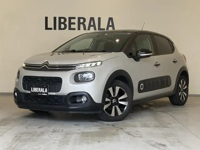 シトロエン シトロエン Ｃ３ シャイン 熊本県 2020(令2)年 3.9万km サーブル ・スマートキー/・プッシュスタート/・アクティブセーフティブレーキ/・疲労検知/・インテリジェントハイビーム/・パーキングセンサー/・ブラインドスポットモニター/・レーンキープアシスト/・クルーズコントロール/・純正ディスプレイオーディオ/　【Bluetooth・USB・AppleCarPlay・AndroidAuto】/・バックカメラ/・ETC/・ドライブレコーダー(前後録画)/・GPSレーダー(AR-43GA)/・LEDヘッドランプ/・LEDフォグランプ/・純正マット