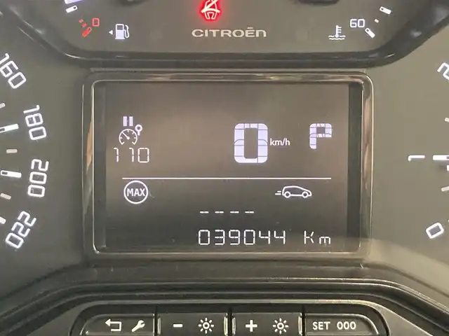シトロエン シトロエン Ｃ３ シャイン 熊本県 2020(令2)年 3.9万km サーブル ・スマートキー/・プッシュスタート/・アクティブセーフティブレーキ/・疲労検知/・インテリジェントハイビーム/・パーキングセンサー/・ブラインドスポットモニター/・レーンキープアシスト/・クルーズコントロール/・純正ディスプレイオーディオ/　【Bluetooth・USB・AppleCarPlay・AndroidAuto】/・バックカメラ/・ETC/・ドライブレコーダー(前後録画)/・GPSレーダー(AR-43GA)/・LEDヘッドランプ/・LEDフォグランプ/・純正マット