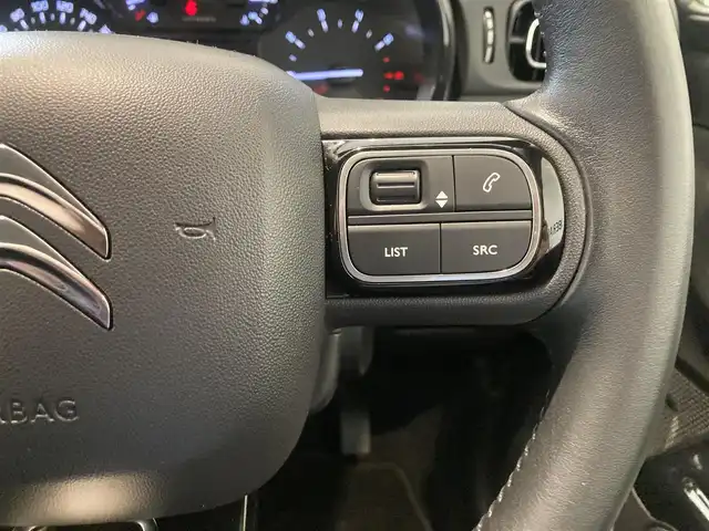 シトロエン シトロエン Ｃ３ シャイン 熊本県 2020(令2)年 3.9万km サーブル ・スマートキー/・プッシュスタート/・アクティブセーフティブレーキ/・疲労検知/・インテリジェントハイビーム/・パーキングセンサー/・ブラインドスポットモニター/・レーンキープアシスト/・クルーズコントロール/・純正ディスプレイオーディオ/　【Bluetooth・USB・AppleCarPlay・AndroidAuto】/・バックカメラ/・ETC/・ドライブレコーダー(前後録画)/・GPSレーダー(AR-43GA)/・LEDヘッドランプ/・LEDフォグランプ/・純正マット