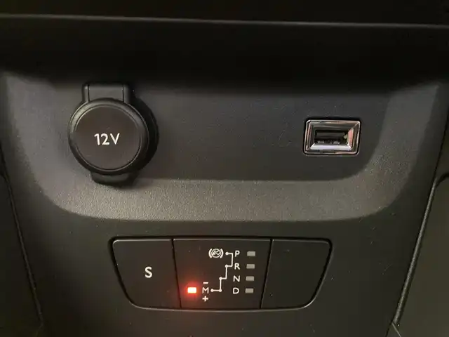シトロエン シトロエン Ｃ３ シャイン 熊本県 2020(令2)年 3.9万km サーブル ・スマートキー/・プッシュスタート/・アクティブセーフティブレーキ/・疲労検知/・インテリジェントハイビーム/・パーキングセンサー/・ブラインドスポットモニター/・レーンキープアシスト/・クルーズコントロール/・純正ディスプレイオーディオ/　【Bluetooth・USB・AppleCarPlay・AndroidAuto】/・バックカメラ/・ETC/・ドライブレコーダー(前後録画)/・GPSレーダー(AR-43GA)/・LEDヘッドランプ/・LEDフォグランプ/・純正マット