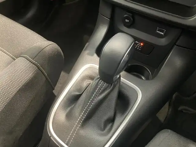 シトロエン シトロエン Ｃ３ シャイン 熊本県 2020(令2)年 3.9万km サーブル ・スマートキー/・プッシュスタート/・アクティブセーフティブレーキ/・疲労検知/・インテリジェントハイビーム/・パーキングセンサー/・ブラインドスポットモニター/・レーンキープアシスト/・クルーズコントロール/・純正ディスプレイオーディオ/　【Bluetooth・USB・AppleCarPlay・AndroidAuto】/・バックカメラ/・ETC/・ドライブレコーダー(前後録画)/・GPSレーダー(AR-43GA)/・LEDヘッドランプ/・LEDフォグランプ/・純正マット